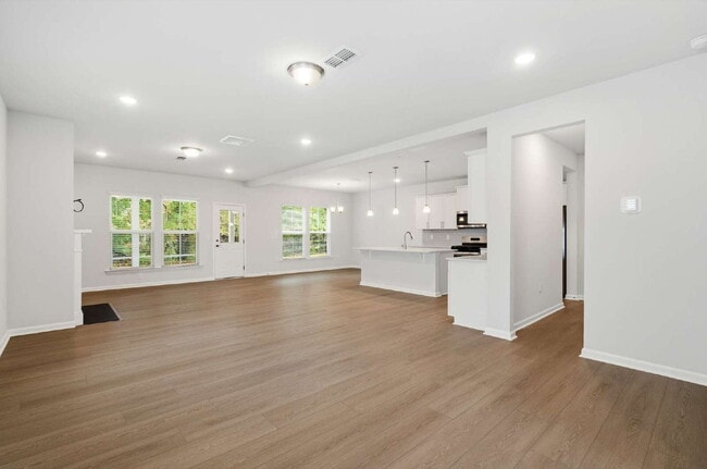 Building Photo - 3-Bedroom Spacious New Construction Home i...