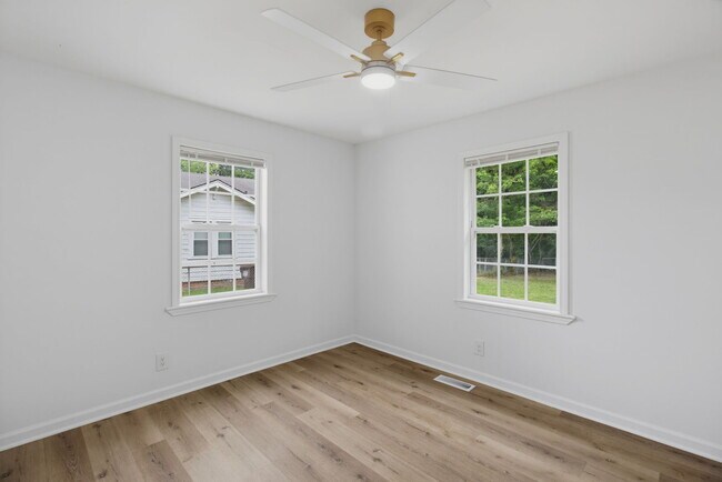 Building Photo - 931 Marlboro St
