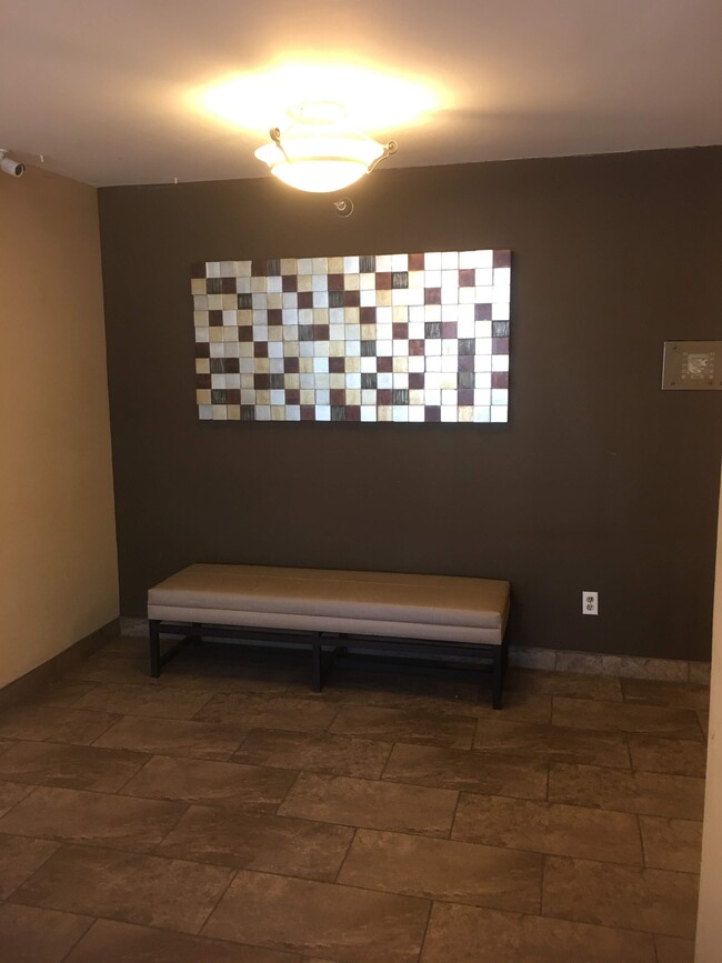 lobby area - 11820 Mayfield Ave