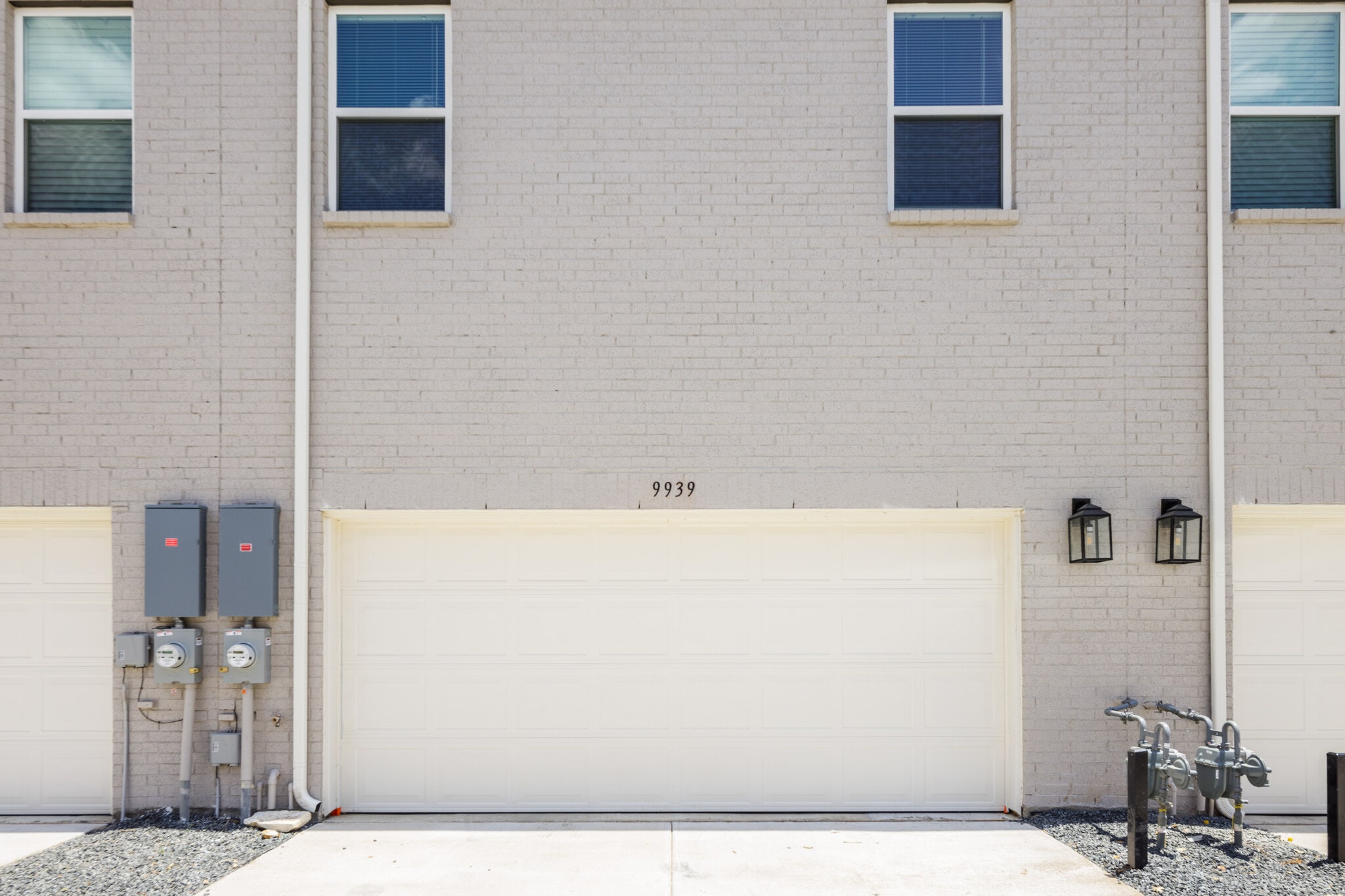 Building Photo - 9939 Schramm St