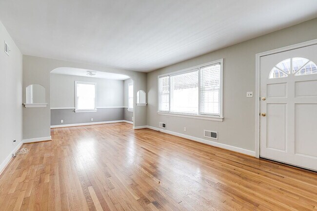 Building Photo - "Charming 3-Bed Richmond Retreat on Three Chopt Rd!"