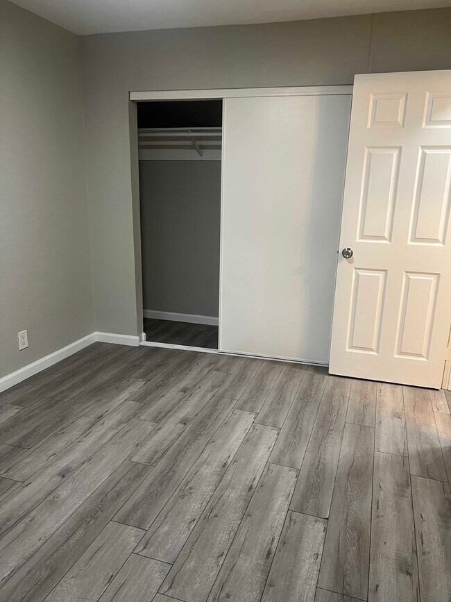 Building Photo - 2124 90th Ave