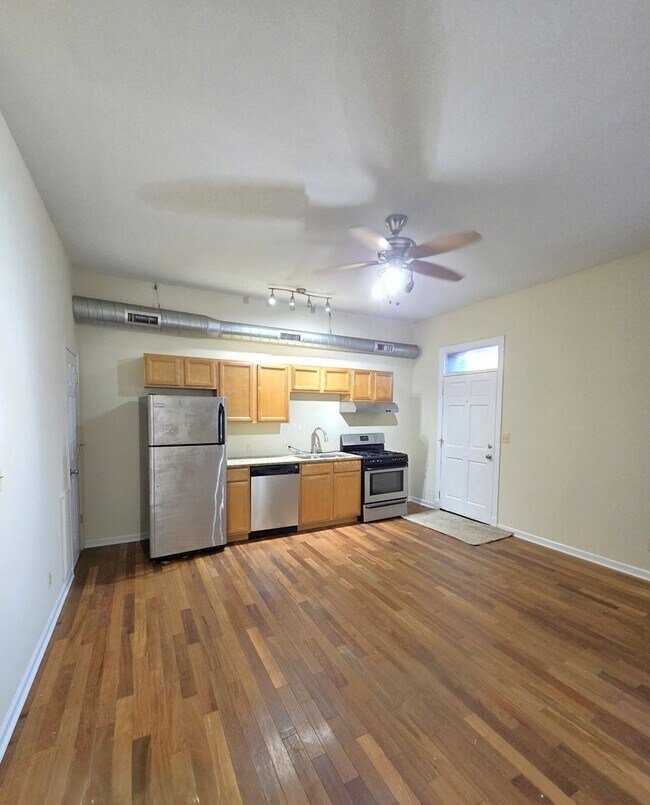 Building Photo - 401 S Eden St