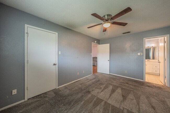 Building Photo - 5003 Maryanna Way