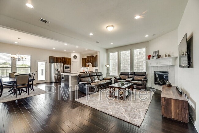 Building Photo - 15404 Pioneer Bluff Trail