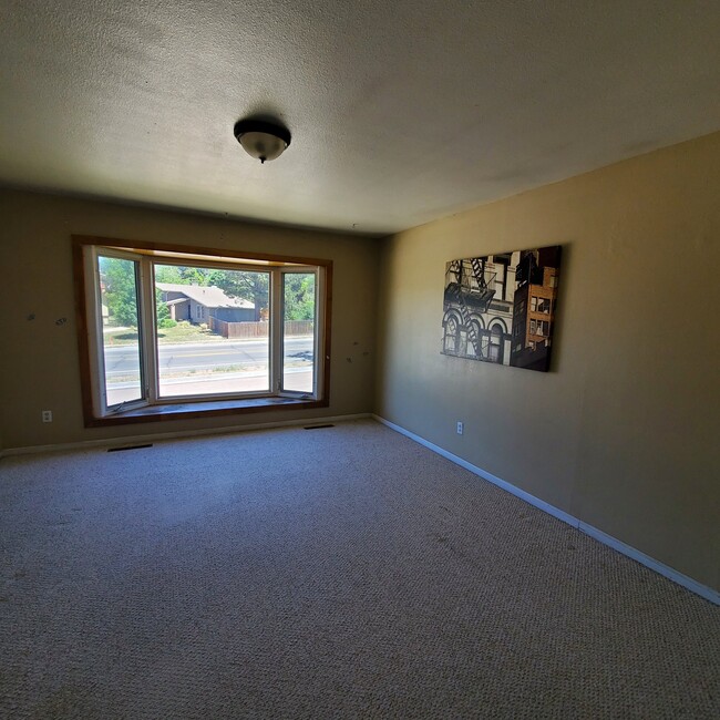 Building Photo - 3135 Vickers Dr