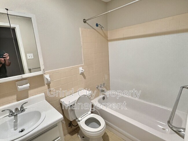 Building Photo - 3411 Brutonwood Cove