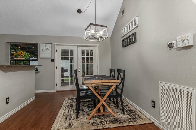 Building Photo - 3601 Clover Ln