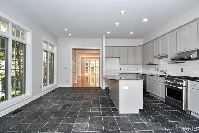 Building Photo - 20 Brighton Way