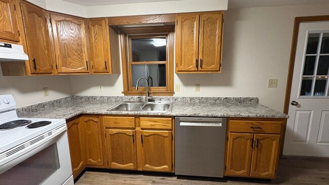 Building Photo - 44 Garfield St