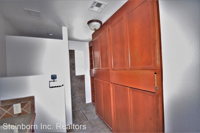 Building Photo - 3 br, 2 bath House - 2552 Los Misioneros