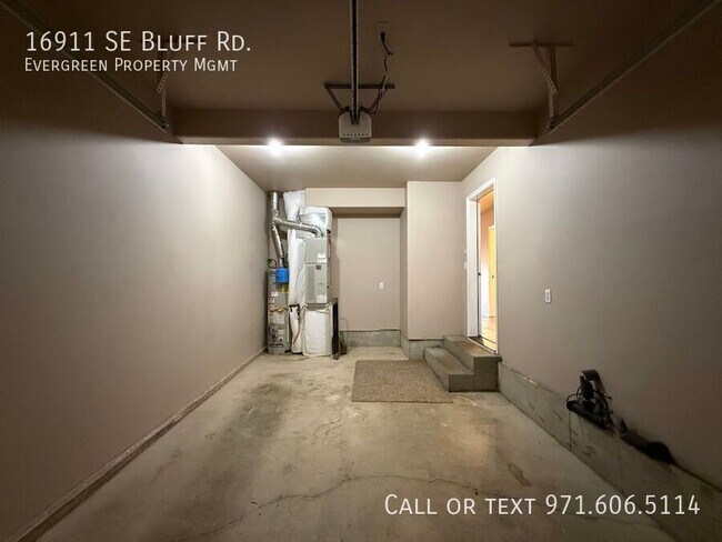 Building Photo - 16911 SE Bluff Rd