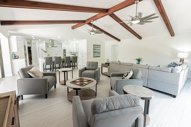 Building Photo - Newly Renovated 3 Bedroom Pool Home in Des...
