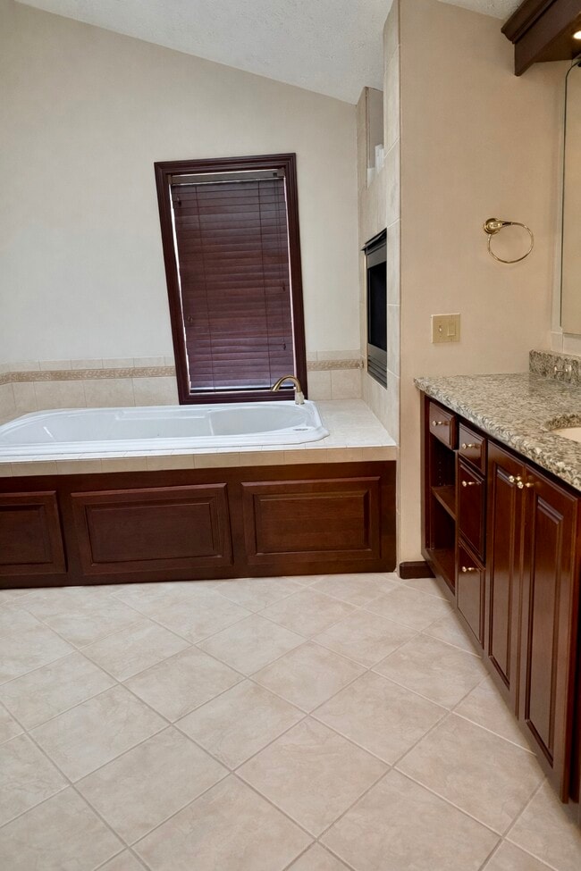 Building Photo - 41 Haskins Ln N