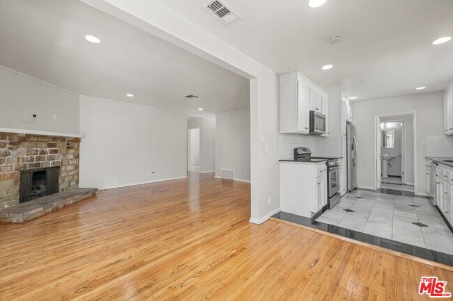 Building Photo - 15328 Vose St