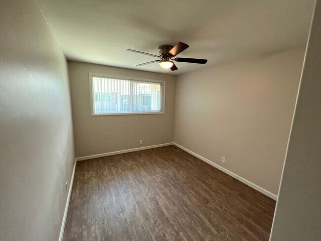 Building Photo - Charming 1 Bedroom unit, completely remodeled with In-Unit Washer/Dryer!