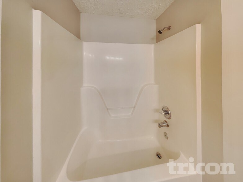 Building Photo - 911 Red Feather Trail