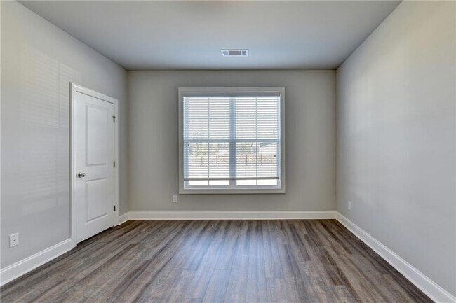 Building Photo - 840 Champagne Ln