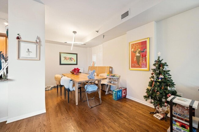 Building Photo - STUNNING 2BED/2BATH LARGE CORNER UNIT, GARAGE PARKING, HEAT, CABLE/INTERNET INCLUDED