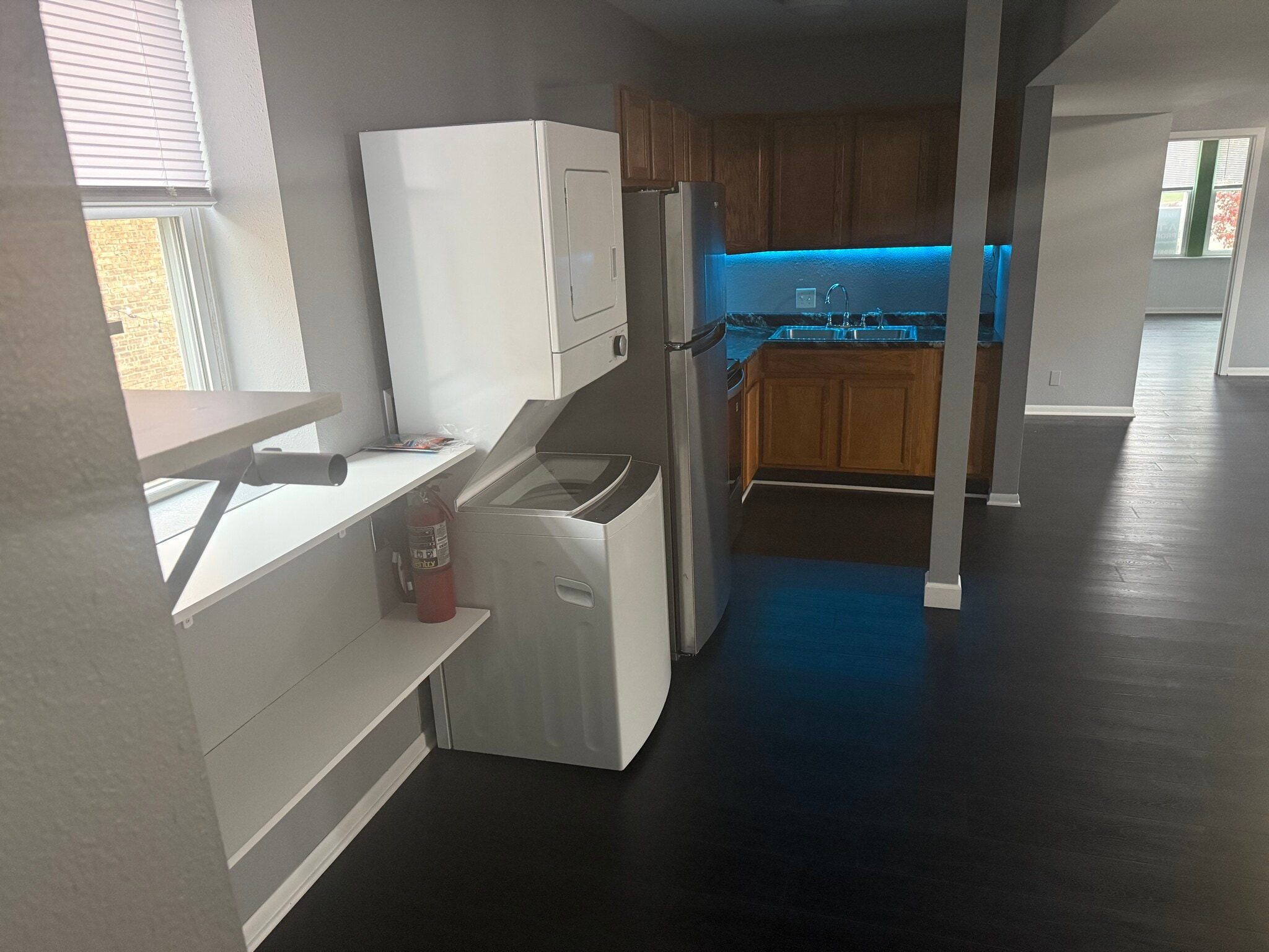 Building Photo - 524 E Grand Ave