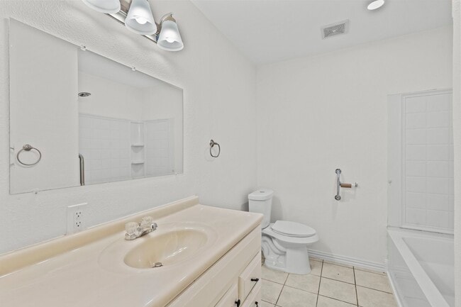 Building Photo - 1132 18th Ave N