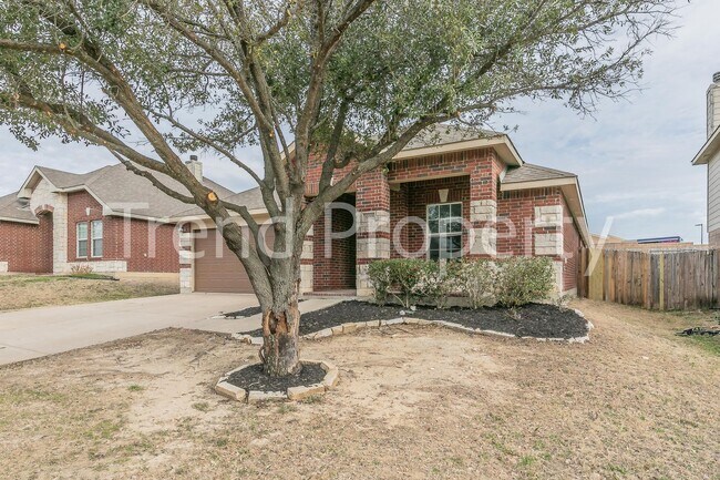 Building Photo - Beautiful Single Story 4 bedroom in Burles...