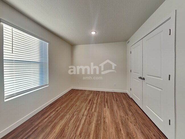 Building Photo - 8967 S John Annie Ln