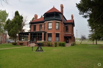 Building Photo - Friends Apartments