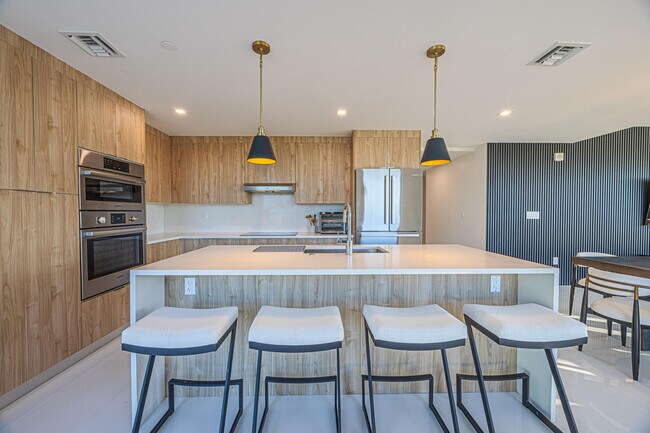 Building Photo - 117 Lake Ave