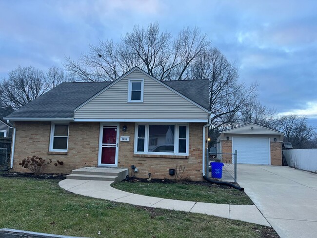 Primary Photo - 3 bedroom 2 bath home in Rolling Green nei...