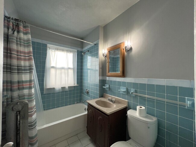 Building Photo - 274 Chelsea St