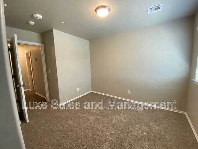 Building Photo - 749 SW 14th St