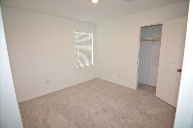 Building Photo - 26926 Dalmatian Bellflower Dr