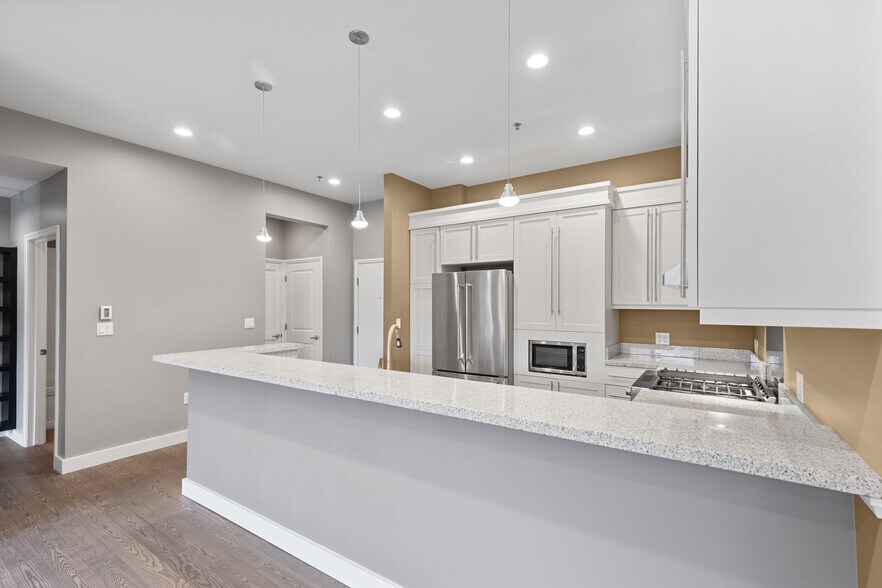 Building Photo - 350 S 200 E