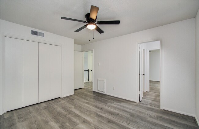 Building Photo - 619 River Plantation Dr