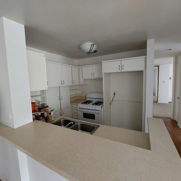 Kitchen - 6605 Green Valley Cir