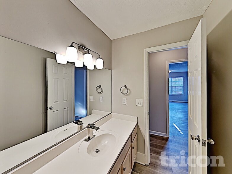Building Photo - 2805 Blackwood Dr