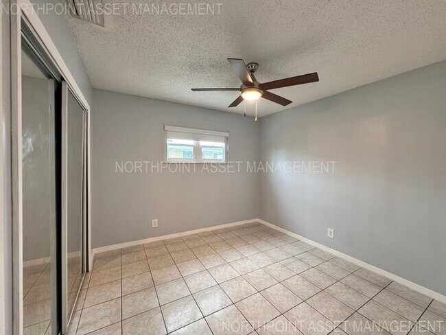Building Photo - 2 Spacious Bedrooms and 2 Modern Bathrooms...