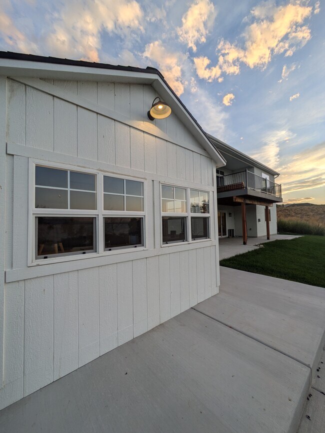 Building Photo - 2356 S Blue Water Ln