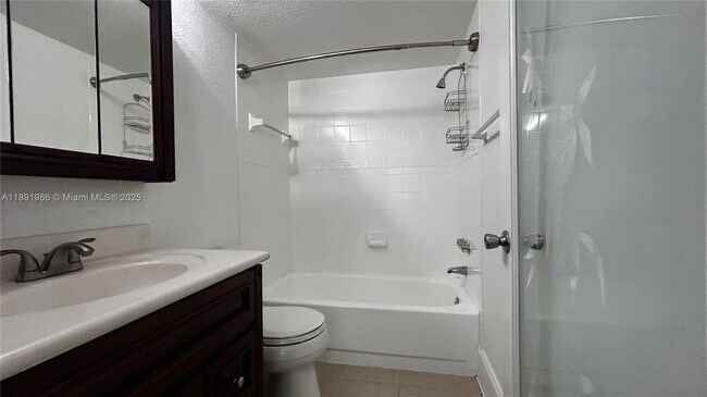 Building Photo - 2575 SW 27th Ave