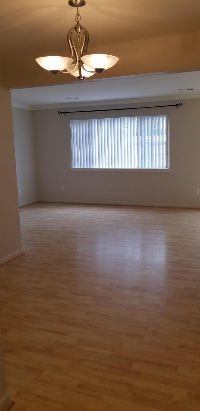 Building Photo - 2 Bedroom, 1.5 Bath Townhouse w/ Garage & Huge Master Bedroom. Full Sized Washer & Dryer In Unit.