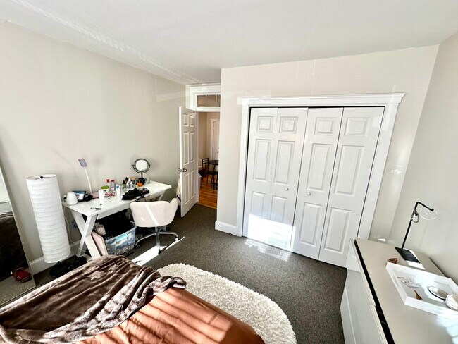 Building Photo - 833-835 Beacon St. Unit 2D