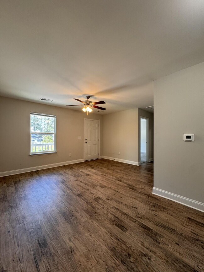 Building Photo - Cozy 2-Bed, 1-Bath Home in Easley – Conven...