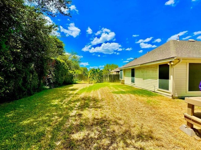 Building Photo - 902 Cashew Ln