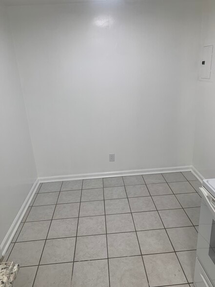 Building Photo - 2554 Ernest St