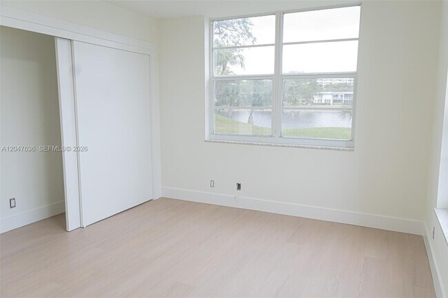 Building Photo - 3051 N Course Dr
