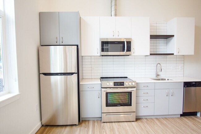 Building Photo - Bright Modern Studio with Tall Ceilings and Luxe Details!