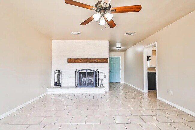 Building Photo - Come check out this great 3 bedroom 2 bathroom house located near Texas Tech!  Half Off First Mon...
