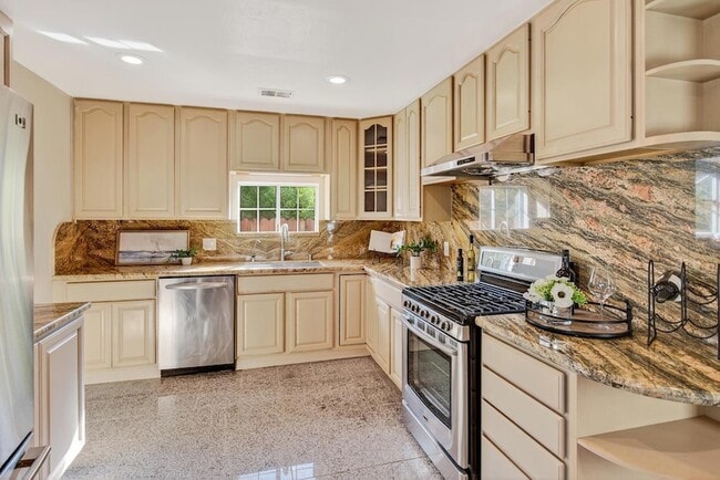 Building Photo - 18732 Afton Ave