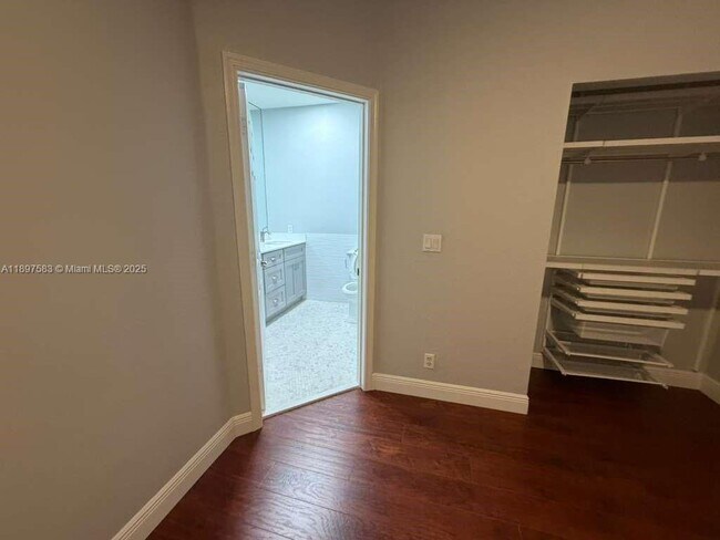 Building Photo - 1737 Carvelle Dr